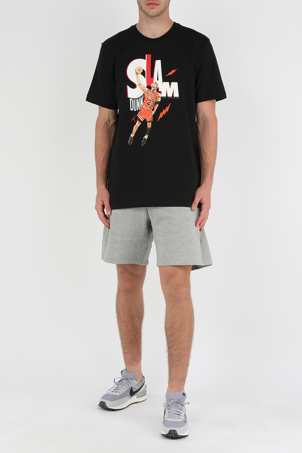 חולצת טי שחורה עם פרינט צבעוני ג'ורדן אייר